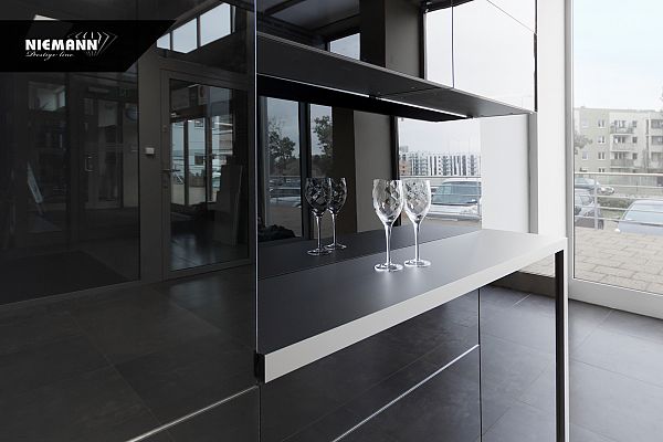 Bezpieczne i nietłukące się materiały do produkcji mebli, imitujące szkło i lustro