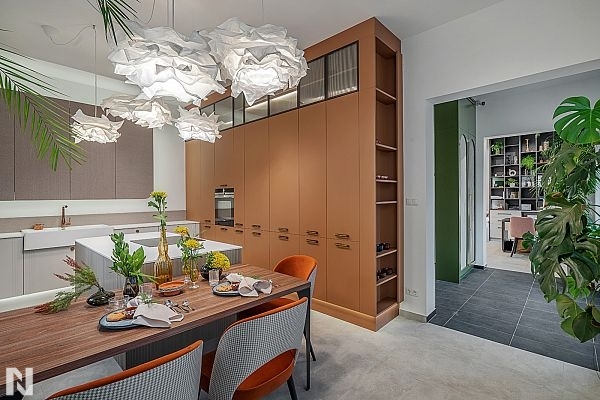 Zabudowa kuchenna w showroomie firmy PROSTA LINIA, Mosiądz 8857